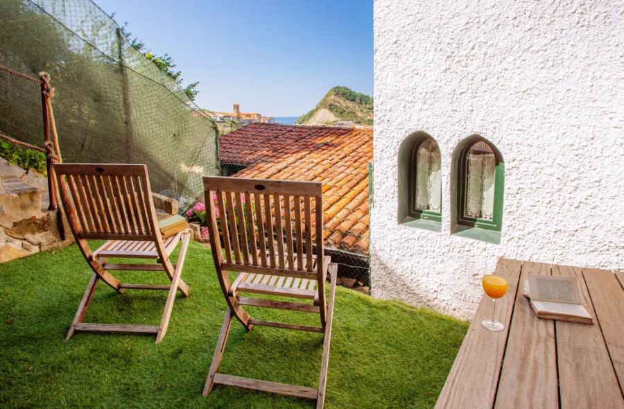 Desde esta villa se divisa el ratón de Getaria 