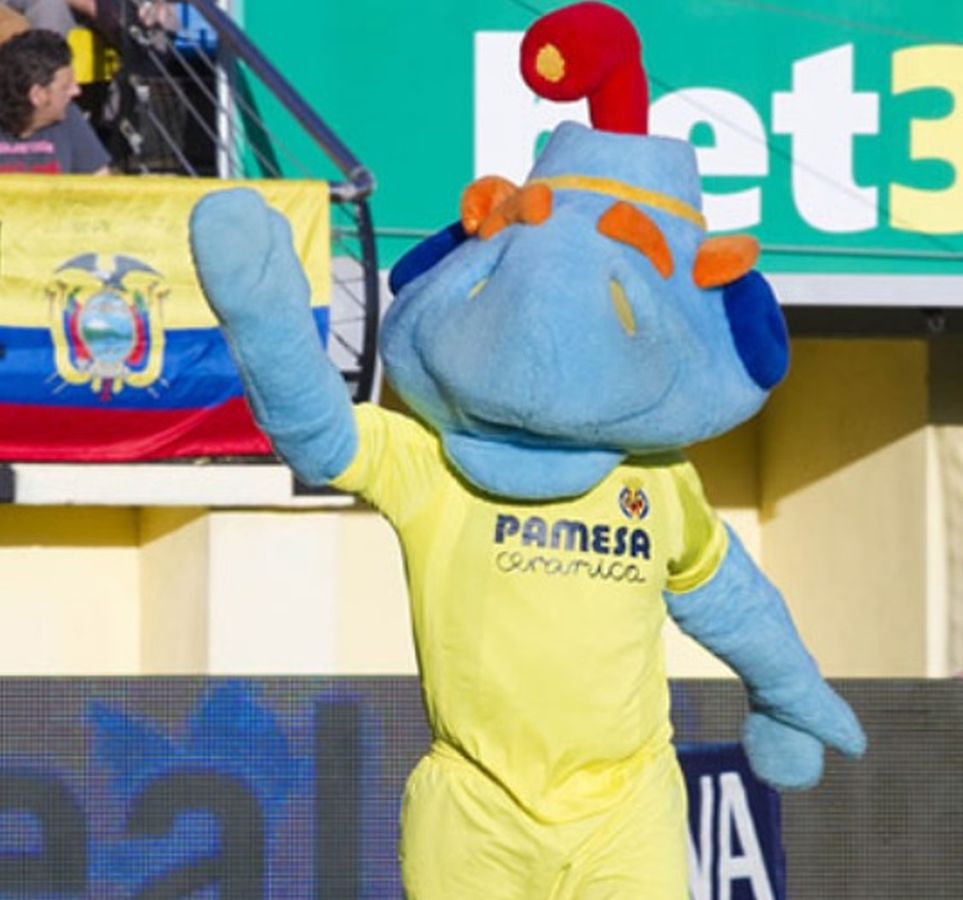 Groguet es la mascota del equipo que simula un submarino de color azul con la equipación amarilla del Villarreal C.F. 
