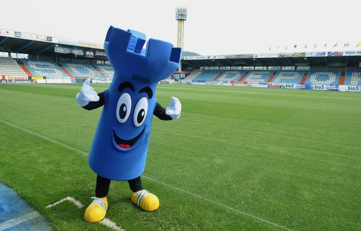Depi es la mascota del ponferradina. Debido a que inicialmente los futbolistas entrenaron en un castillo en 1923.