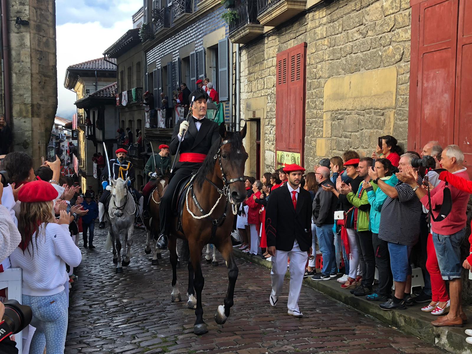 Fotos: Hondarribia se vuelca con el Alarde