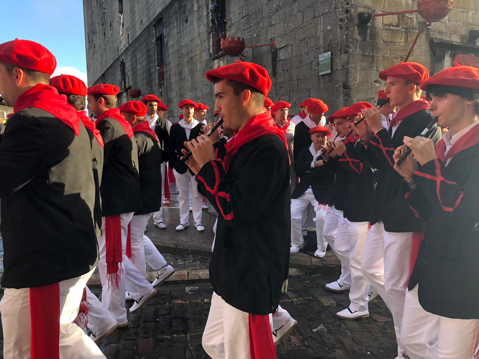 Fotos: Hondarribia se vuelca con el Alarde