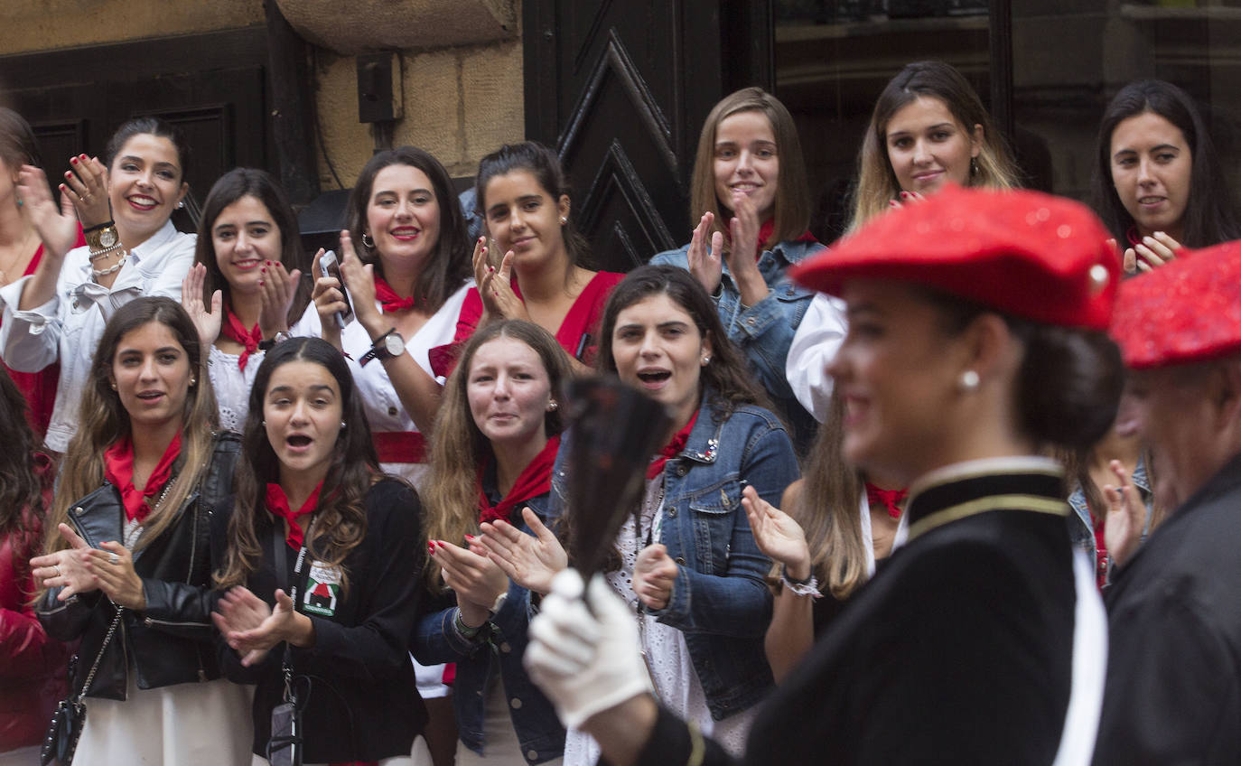 Fotos: Hondarribia se vuelca con el Alarde