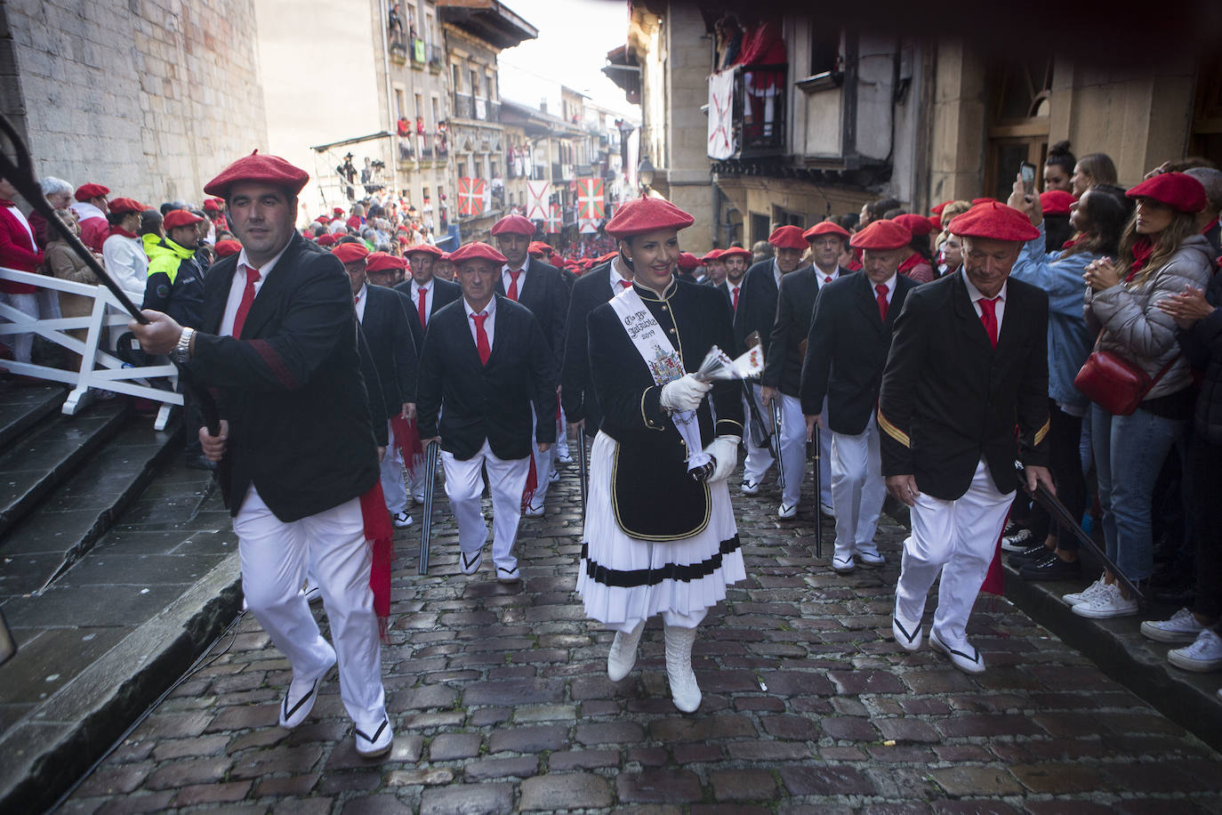 Fotos: Hondarribia se vuelca con el Alarde