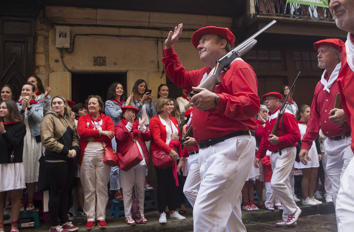 Fotos: Hondarribia se vuelca con el Alarde