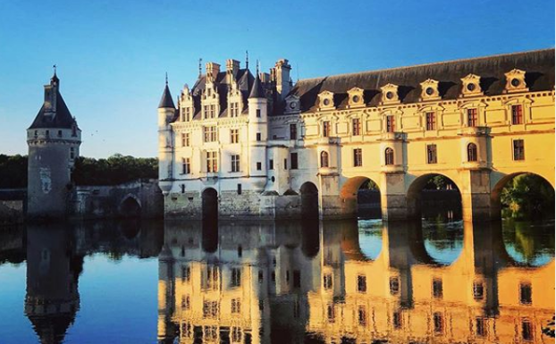 La galería del Chateaux de Chenonceau sobre el río Cher