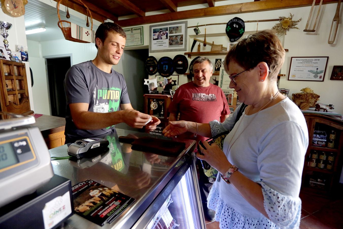 Fotos: Un día con Julen Arburua, ganador del concurso de quesos de Ordizia
