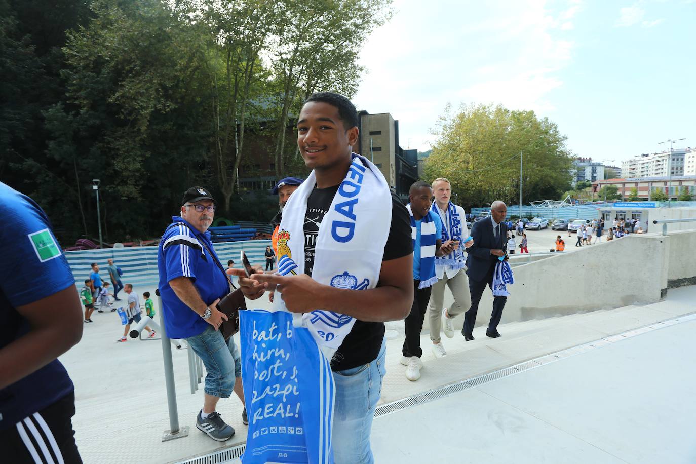 Expectación entre los aficionados de la Real Sociedad por conocer y estrenar el nuevo Reale Arena