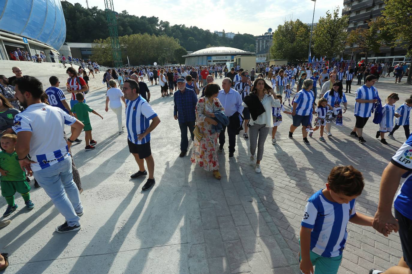 Expectación entre los aficionados de la Real Sociedad por conocer y estrenar el nuevo Reale Arena