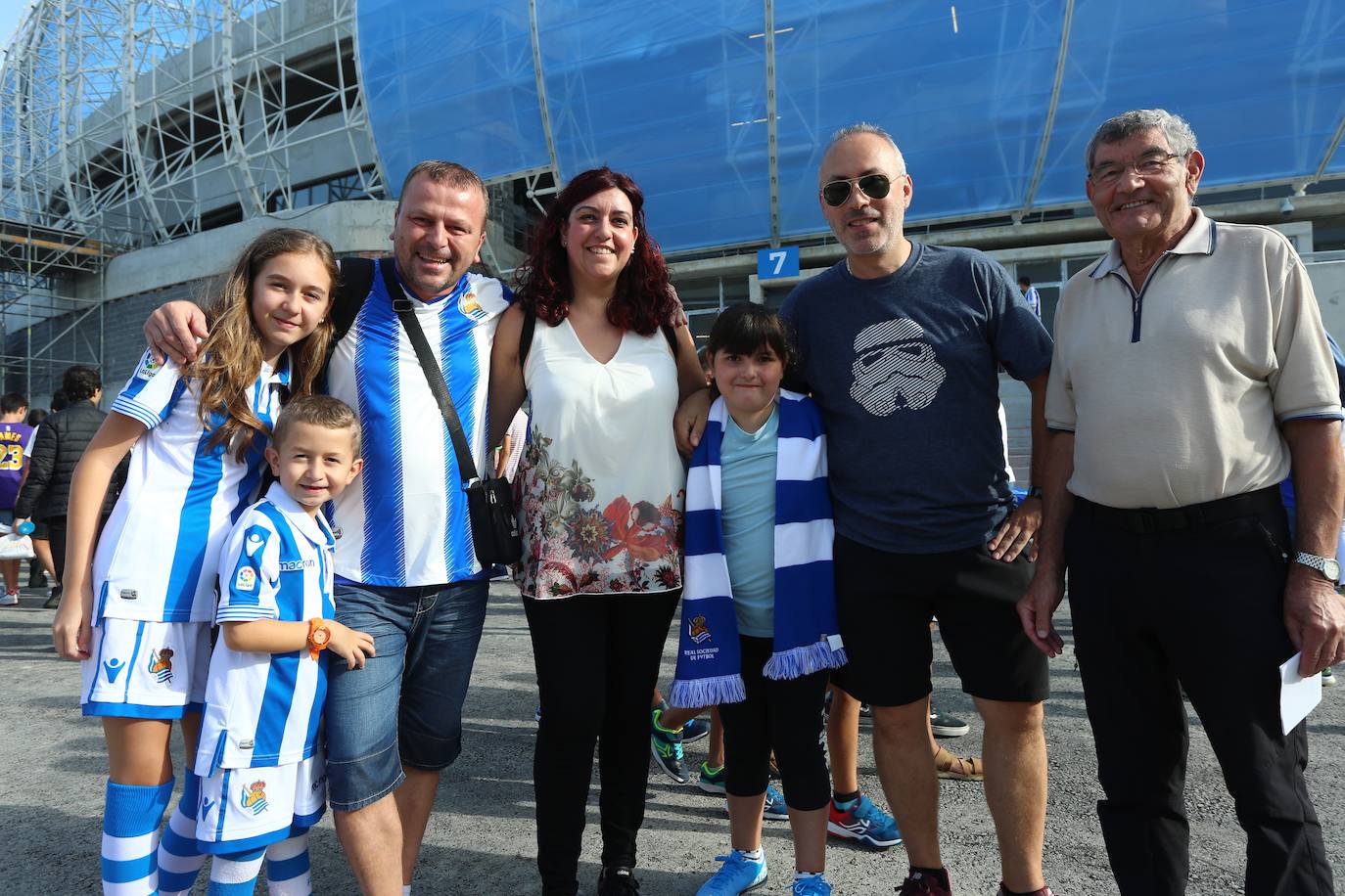 Expectación entre los aficionados de la Real Sociedad por conocer y estrenar el nuevo Reale Arena