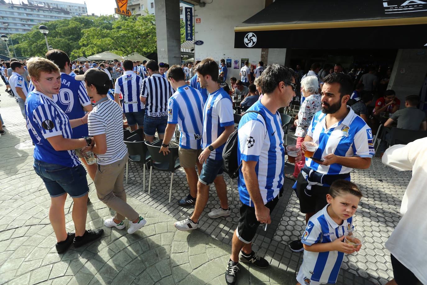 Expectación entre los aficionados de la Real Sociedad por conocer y estrenar el nuevo Reale Arena