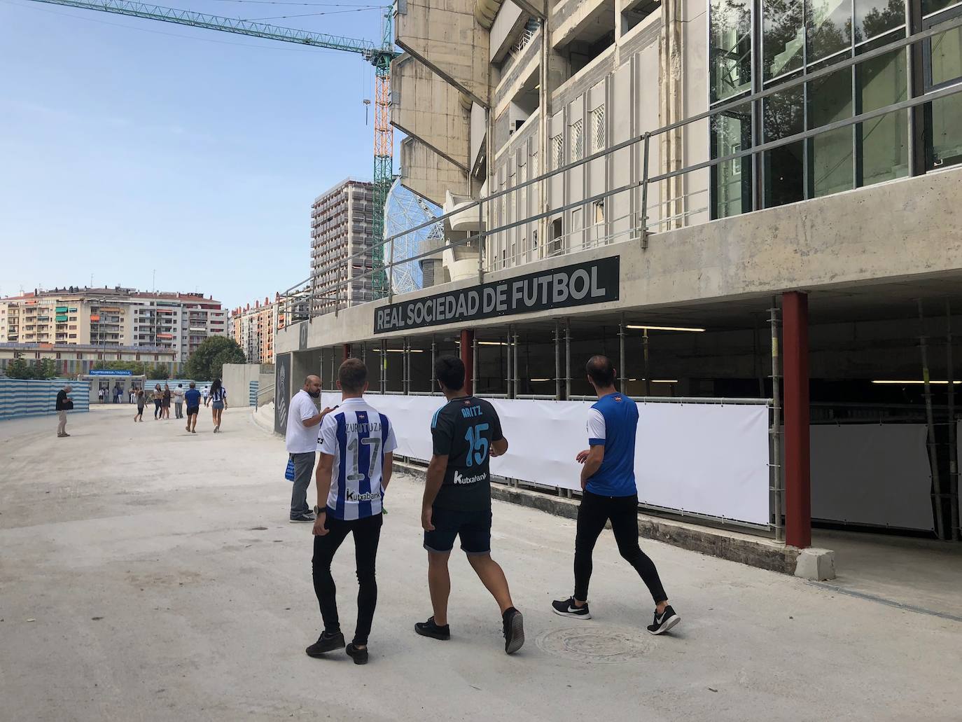 Expectación entre los aficionados de la Real Sociedad por conocer y estrenar el nuevo Reale Arena