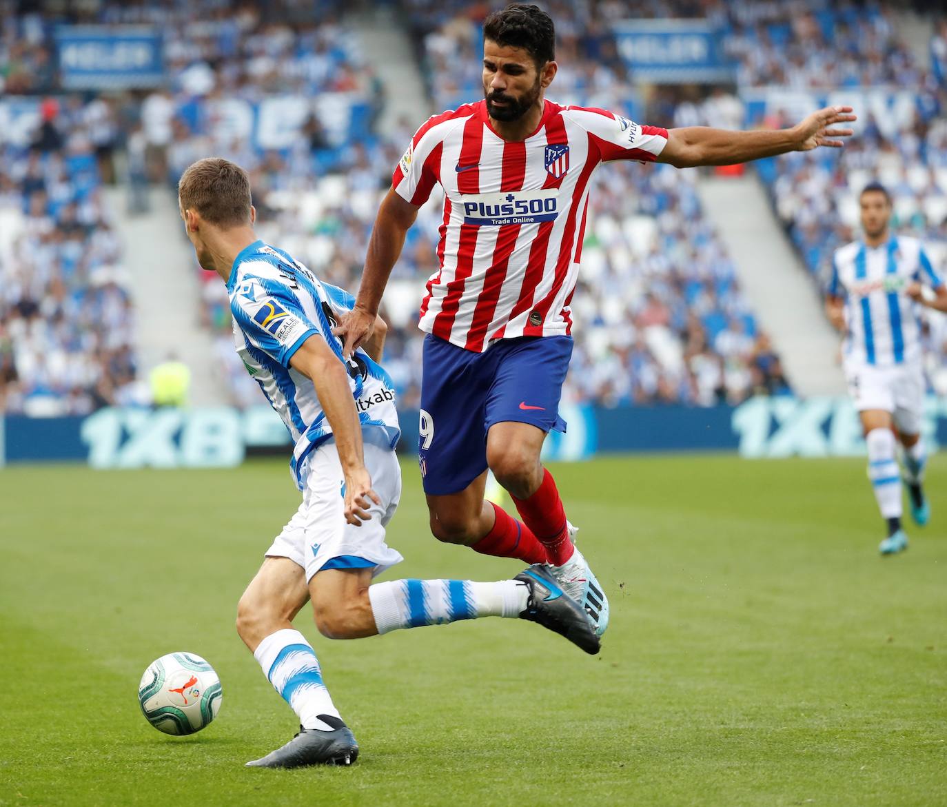 Gran ambiente en el estreno de la Real esta temporada en Anoeta