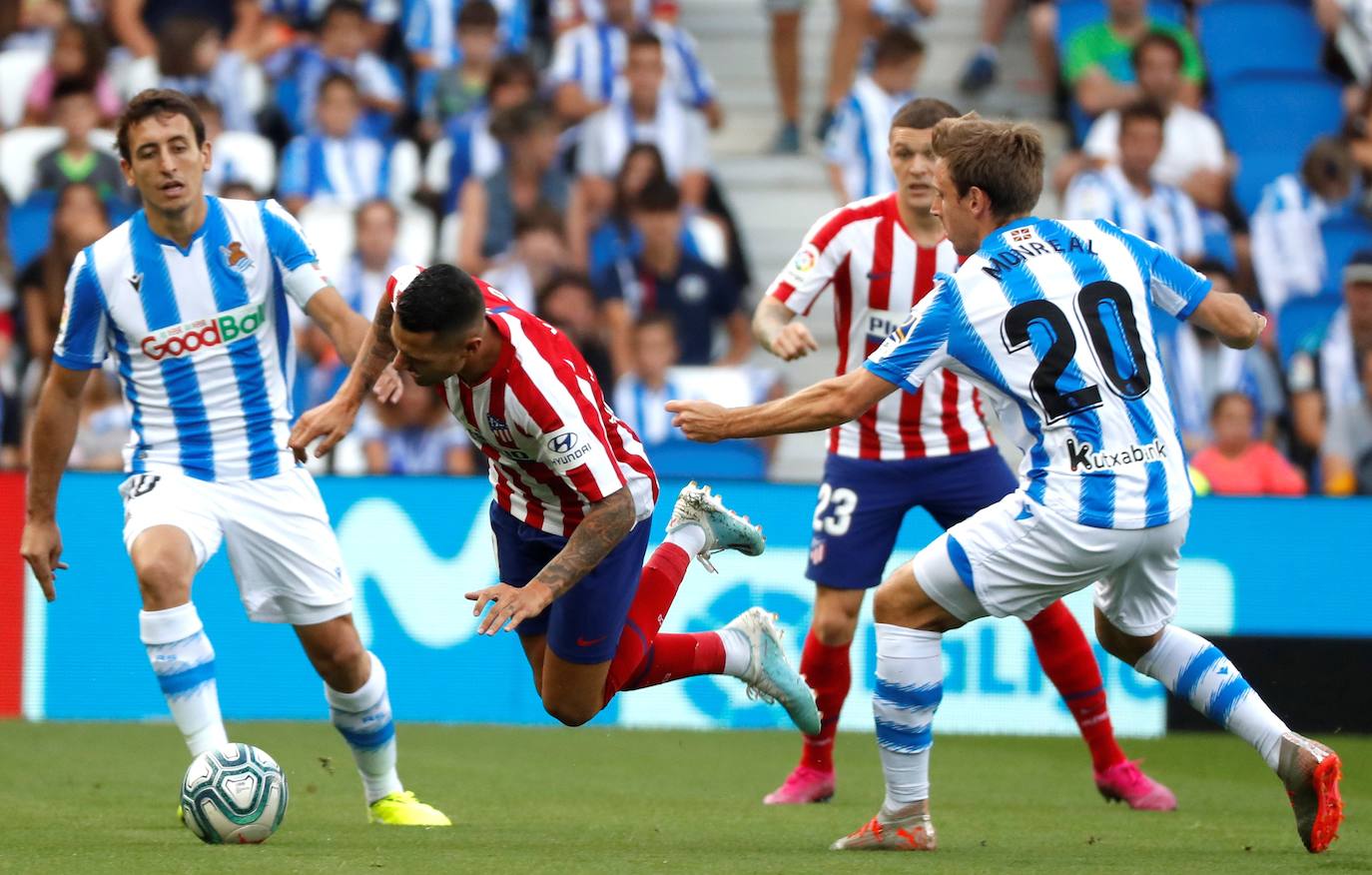 Gran ambiente en el estreno de la Real esta temporada en Anoeta