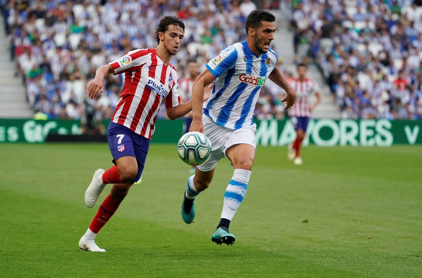 Gran ambiente en el estreno de la Real esta temporada en Anoeta