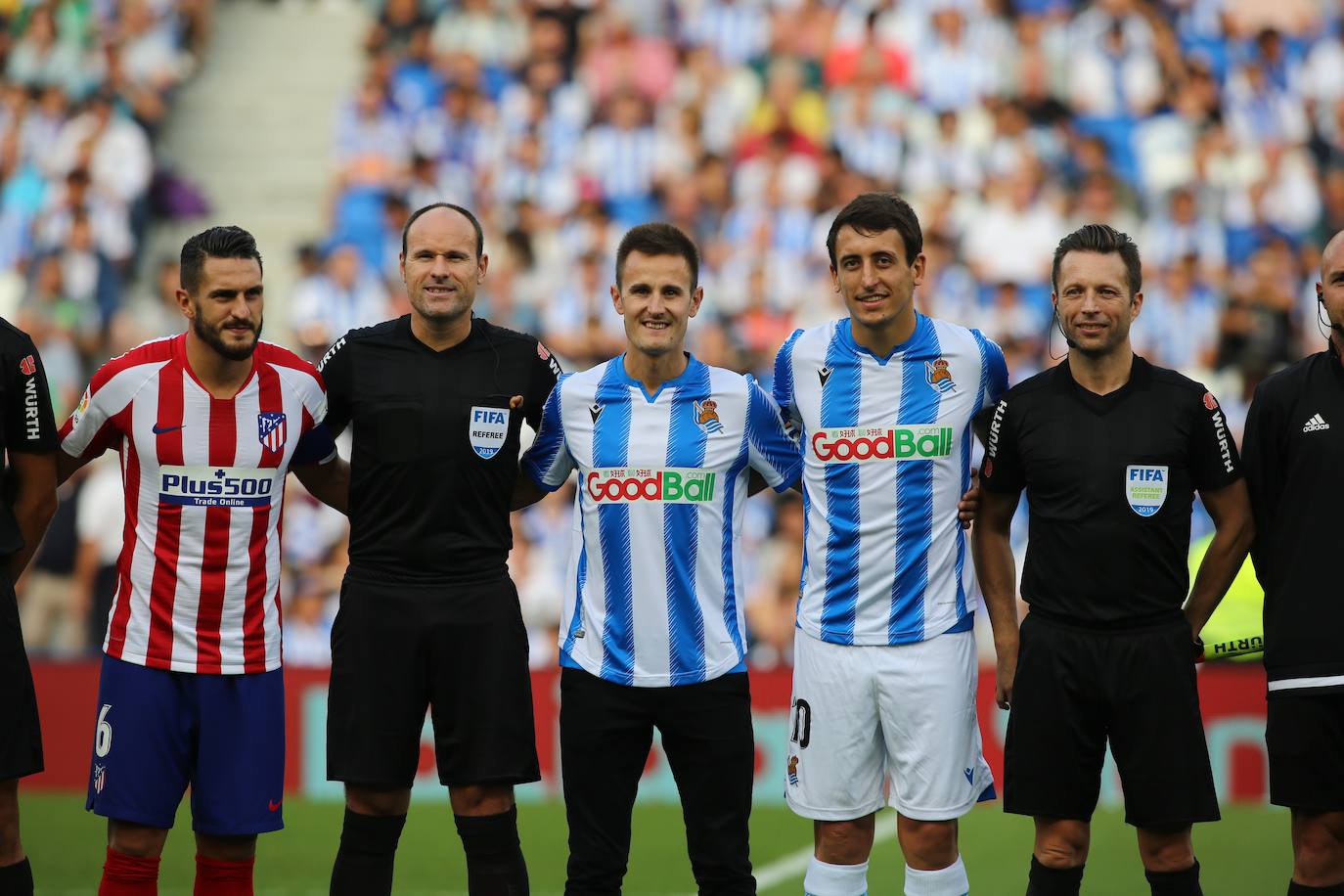 Gran ambiente en el estreno de la Real esta temporada en Anoeta