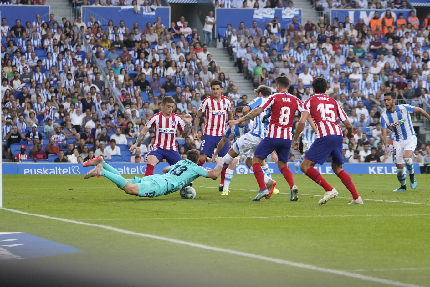 Gran ambiente en el estreno de la Real esta temporada en Anoeta