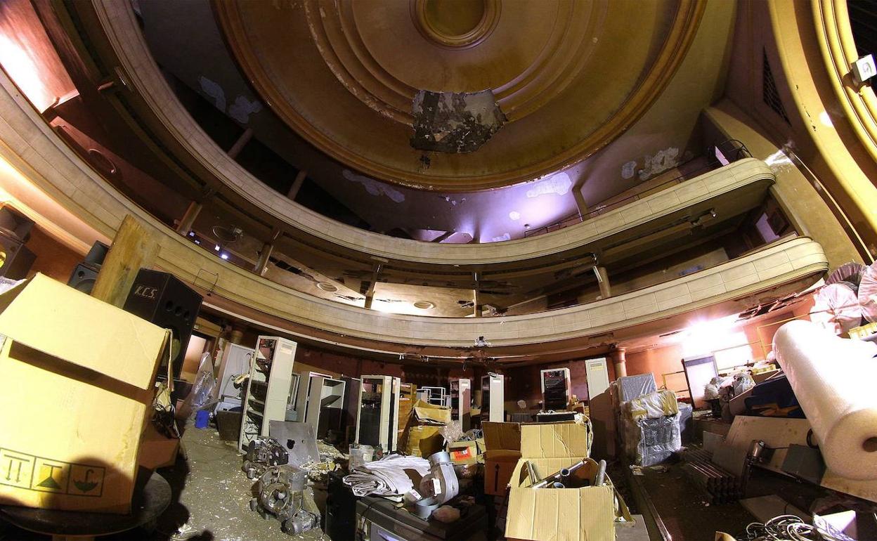 Estado del techo del patio de butacas del Bellas Artes