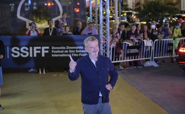 Galería. Las primeras llegadas al Zinemaldia. «Amo esta ciudad», dijo Cayetana Guillén Cuervo al llegar. Esta noche presenta la gala de apertura en el Kursaal. 