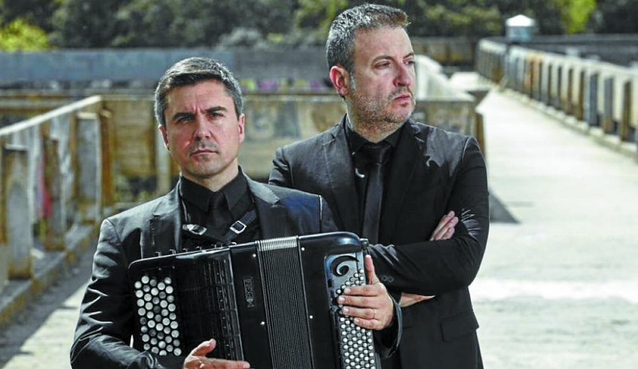 Concierto. Iñaki Alberdi y Carlos Mena ofrecerán la actuación titulada 'Coeurs désolés'.