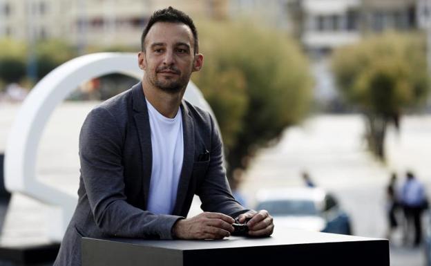 El director de cine Alejandro Amenábar, posa tras presentar su película «Mientras dure la guerra», en el marco del 67 Festival de San Sebastián. 