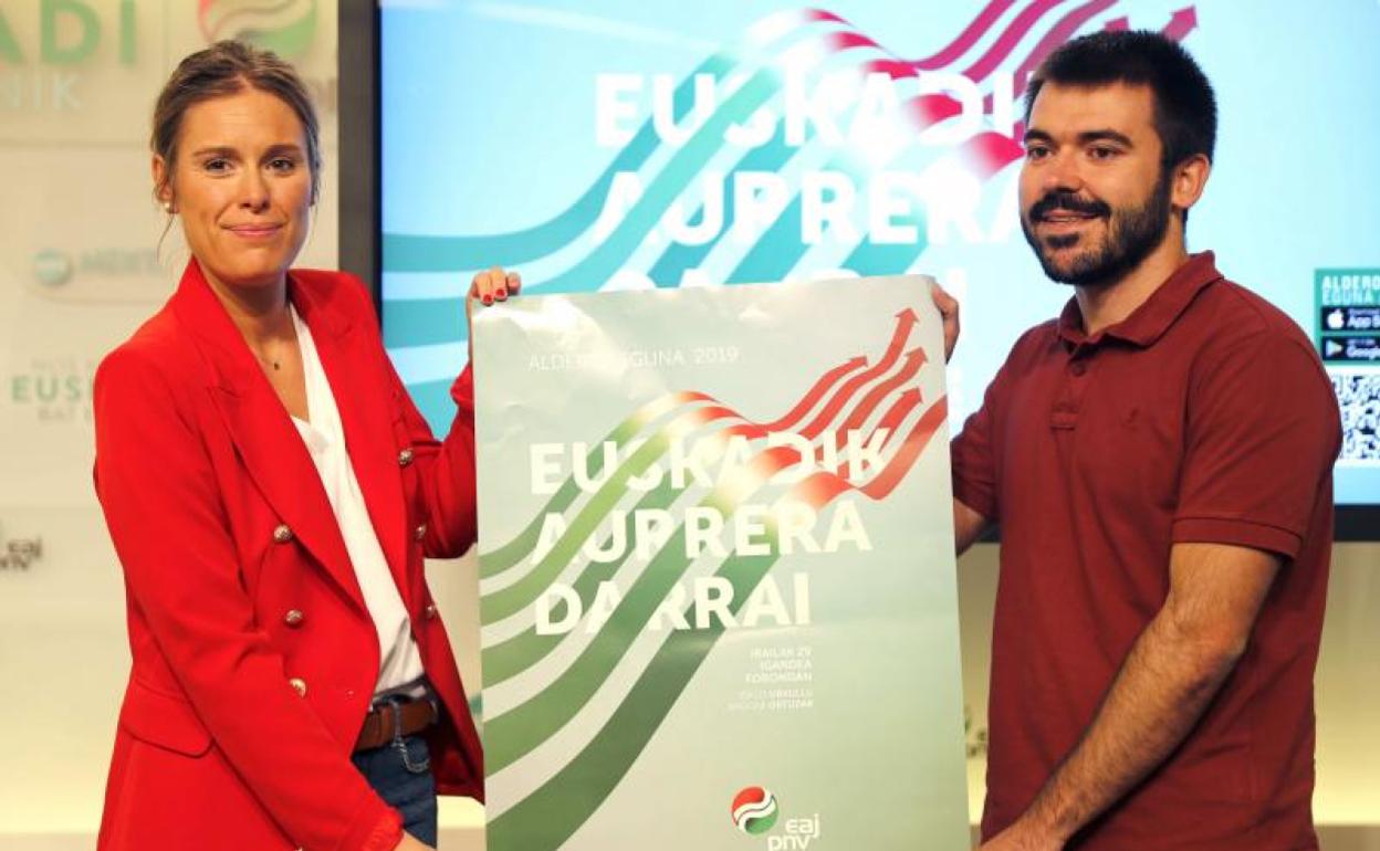 Mireia Zarate y Gorka Mostajo, en la presentación del Alderdi Eguna en Sabin Etxea.