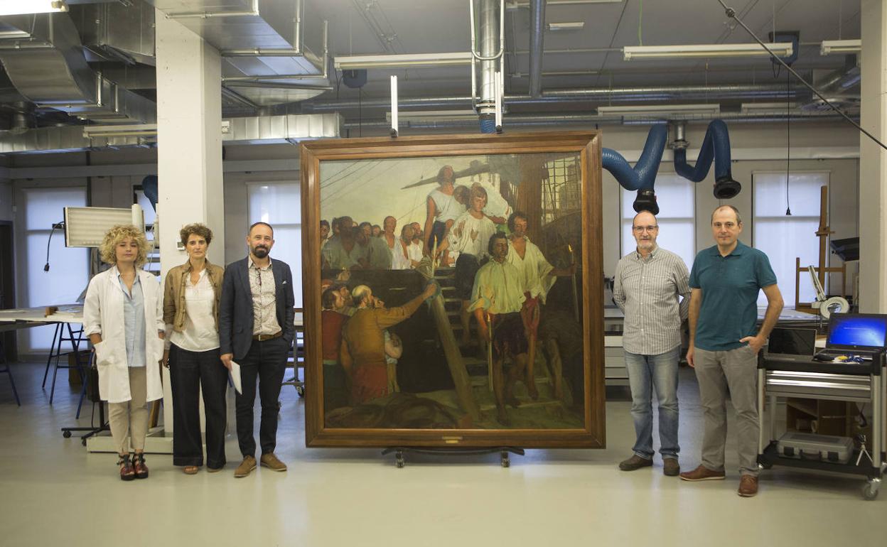 El cuadro de Salaverría, 'La ofrenda de Elcano, ha sido restaurado en Gordailua. 