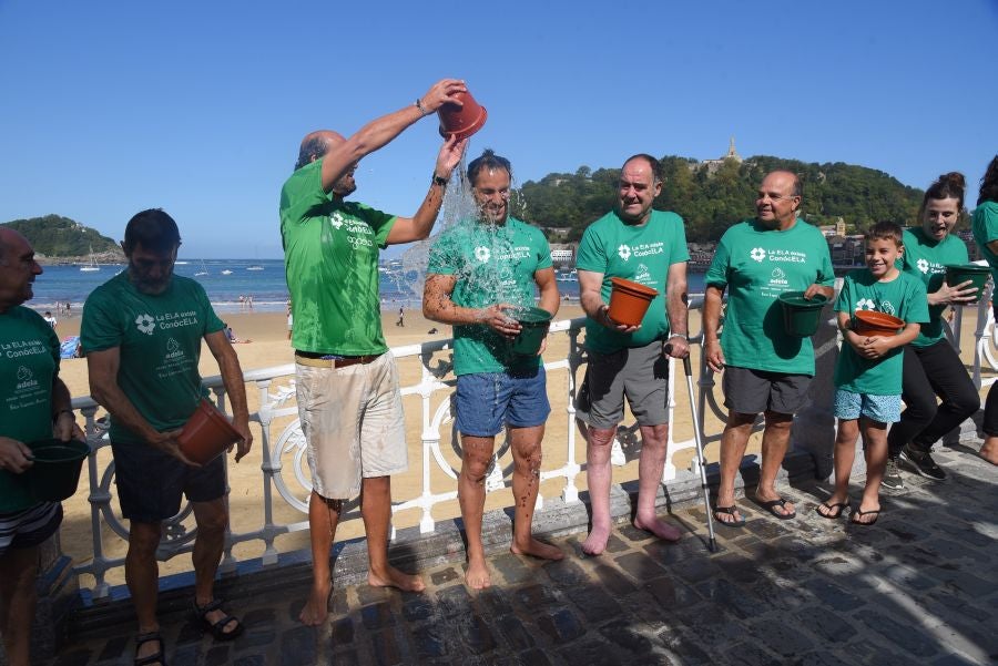 Fotos: Vuelve el reto del cubo helado para visibilizar la Esclerosis Lateral Amiotrófica