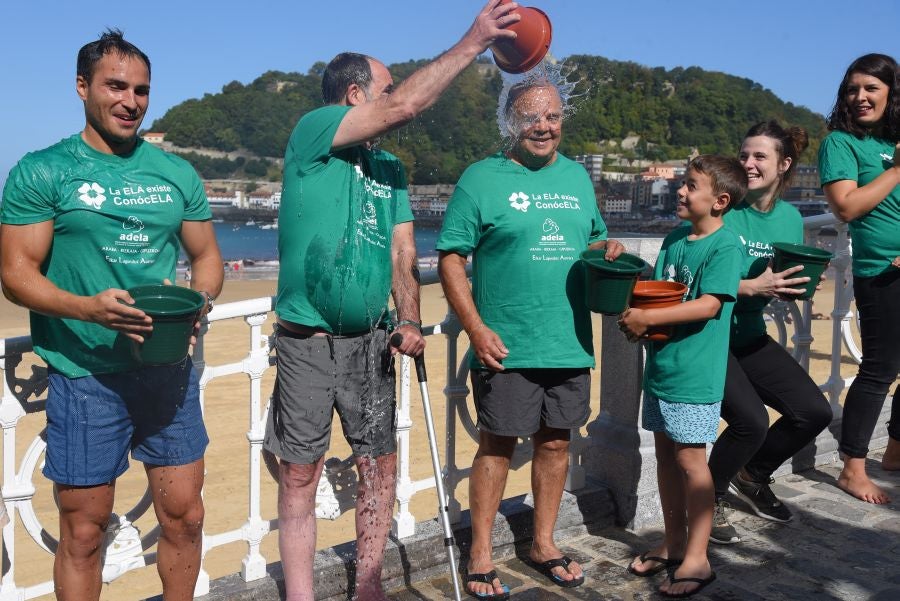 Fotos: Vuelve el reto del cubo helado para visibilizar la Esclerosis Lateral Amiotrófica