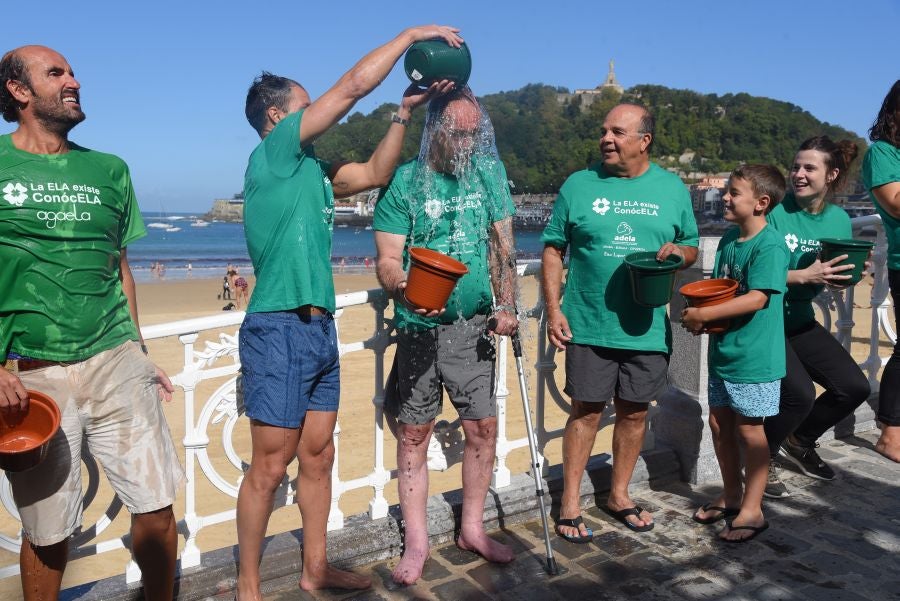 Fotos: Vuelve el reto del cubo helado para visibilizar la Esclerosis Lateral Amiotrófica