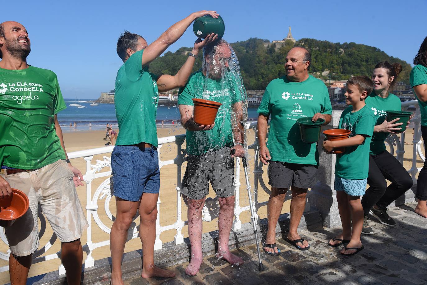 Fotos: Vuelve el reto del cubo helado para visibilizar la Esclerosis Lateral Amiotrófica