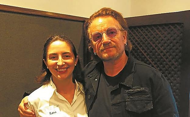 lena Arzak felicitó a Bono por su música y el cantante le agradeció a ella el menú. Un encuentro de dos creadores