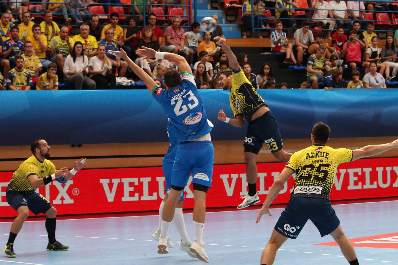 El Bidasoa-Irun remonta a los macedonios y siguen invictos