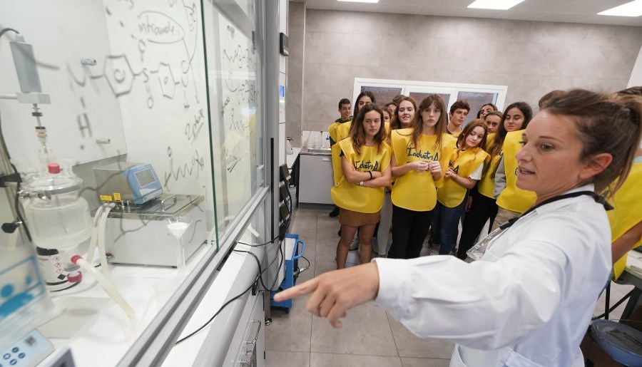 Los jóvenes guipuzcoanos han visitados diversas empresas industriales del territorio. 