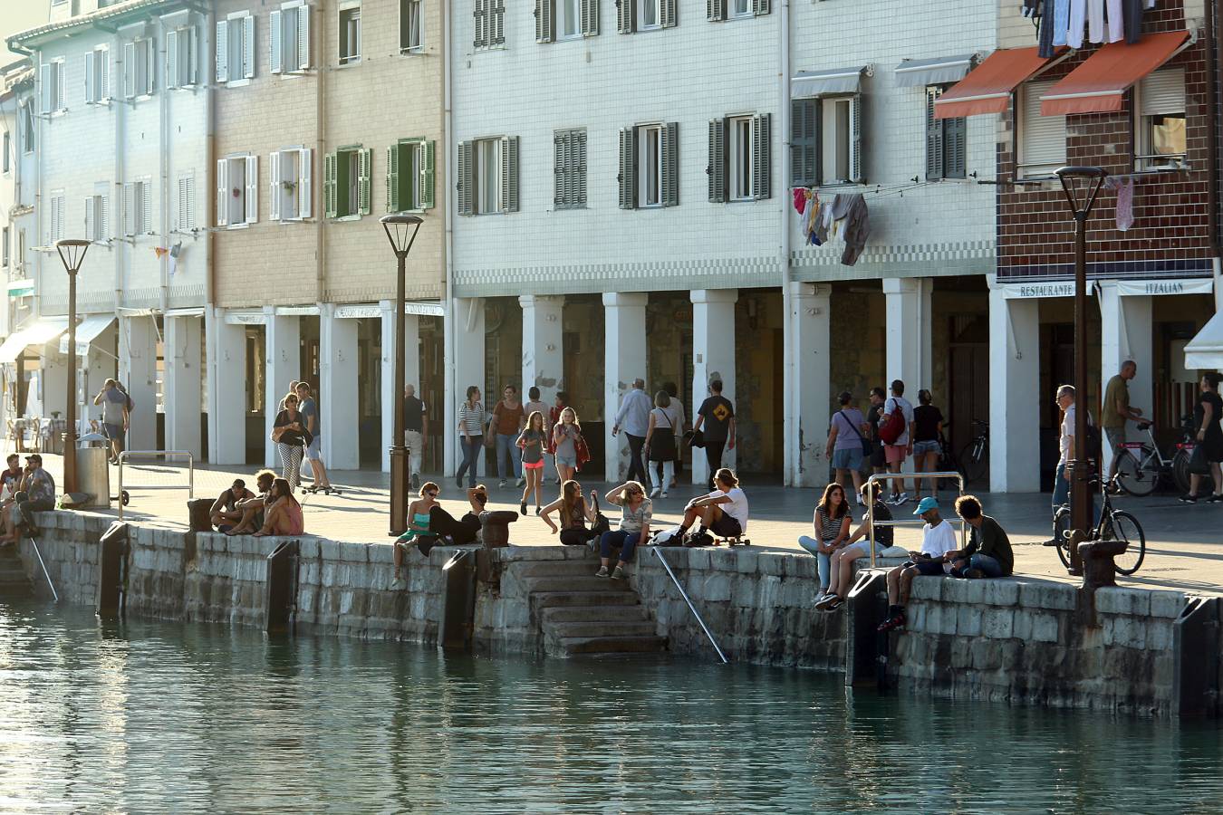 Las condiciones se dejaron sentir en todo el litoral guipuzcoano, y en San Sebastián, como siempre, dejaron momentos espectaculares.