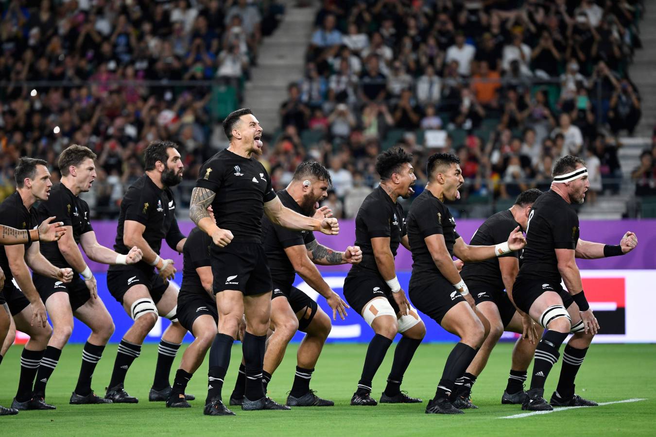 La selección de rugby de Nueva Zelanda ofrece en cada partido su espectáculo. La haka maravilla. 