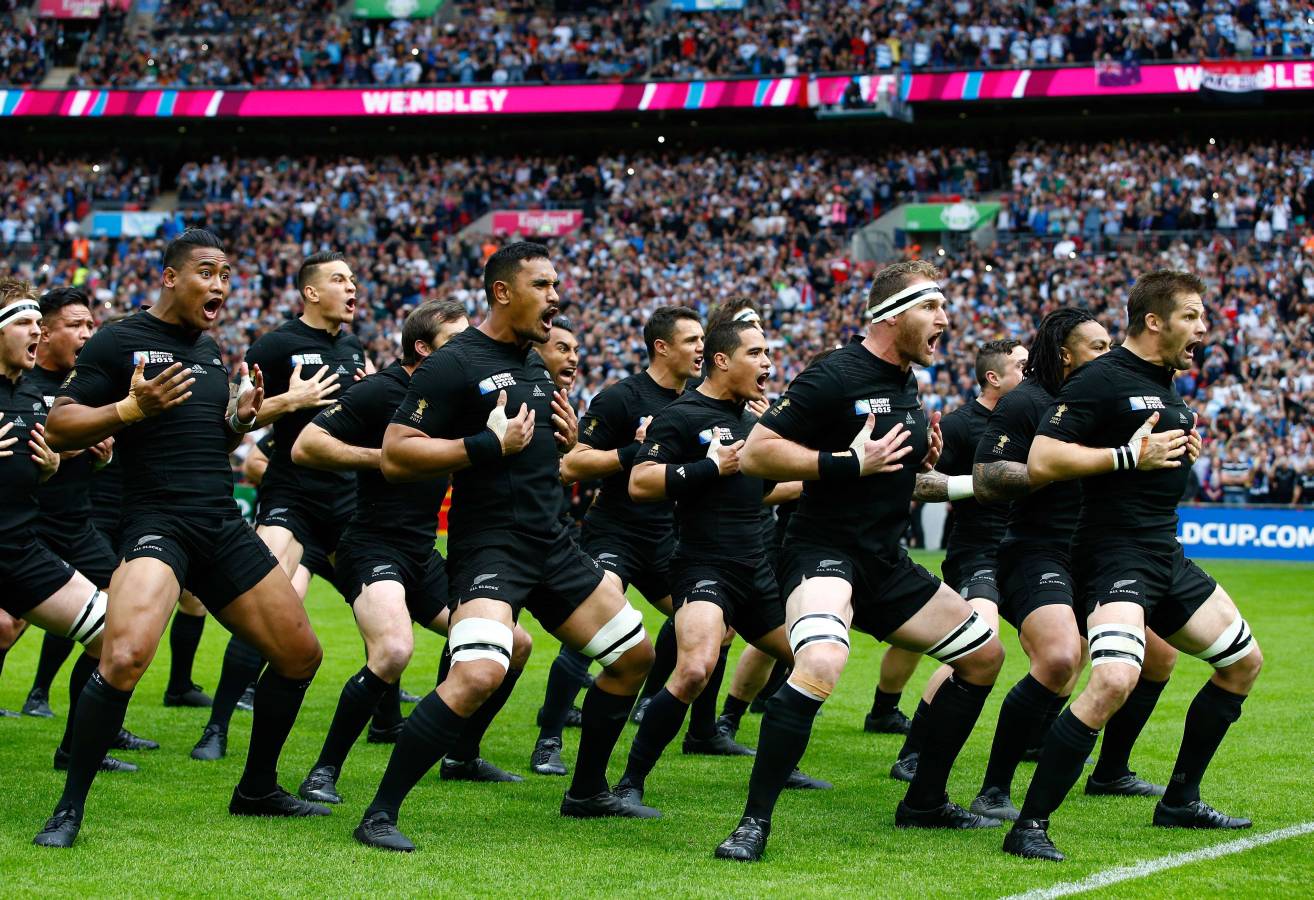 La selección de rugby de Nueva Zelanda ofrece en cada partido su espectáculo. La haka maravilla. 