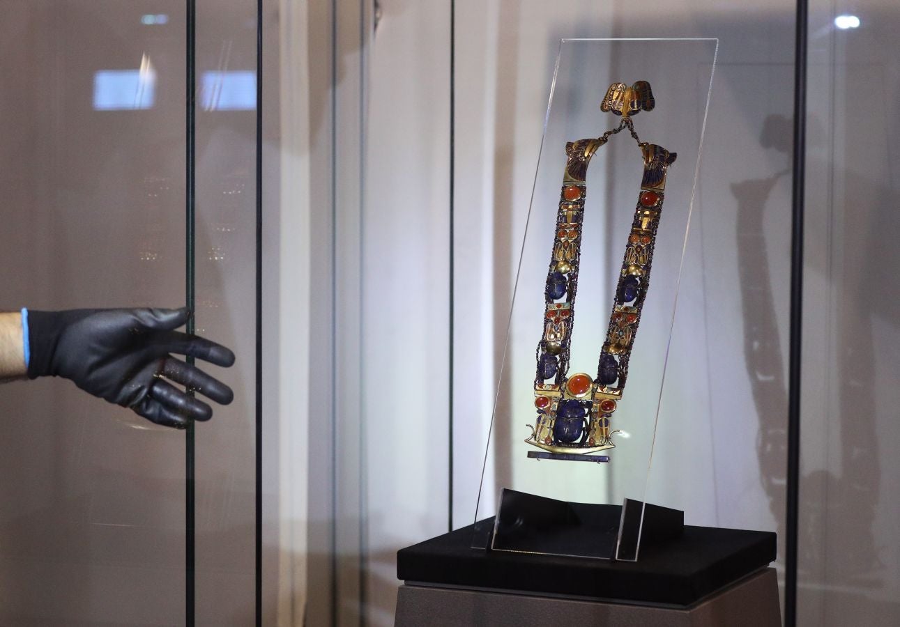 La exposición 'Tutankamón: tesoros del faraón dorado' viaja de París a Londres. La muestra se abrirá el 2 de noviembre en la galería Saatchi de Londres