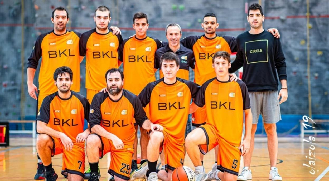 Sénior. Plantilla del primer equipo de basket del BKL. 