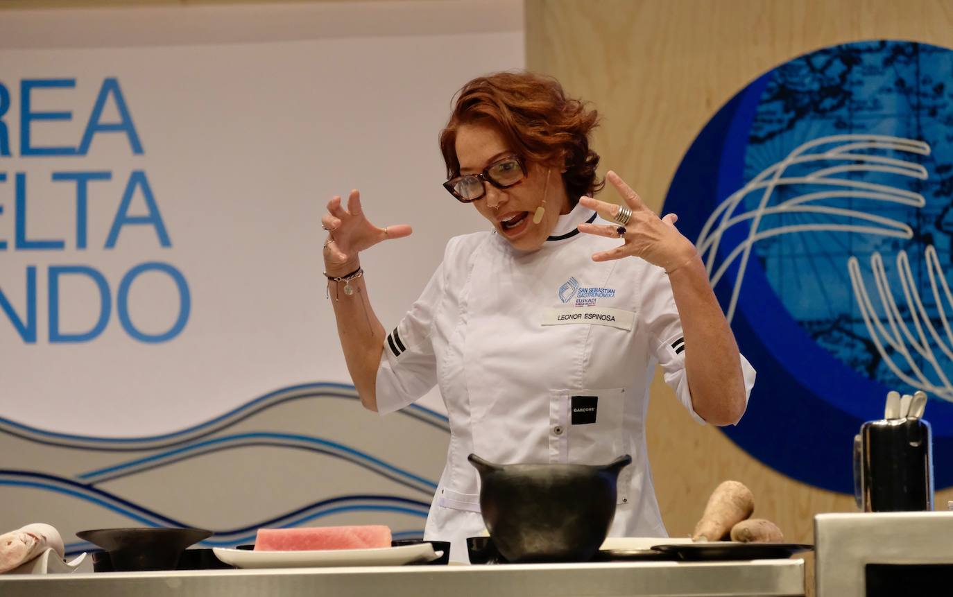 La influencia de Juan Sebastián Elcano en la tradición de la parrilla de Getaria, las palabras de Joan Roca, del tres estrellas Michelin El Celler de Can Roca (Girona), los hongos marinos descubiertos por el triestrellado Ángel León (Aponiente) o la reinvención de la tradición colombiana a cargo de Leonor Espinosa han destacado este martes en la segunda jornada de San Sebastian Gastronomika