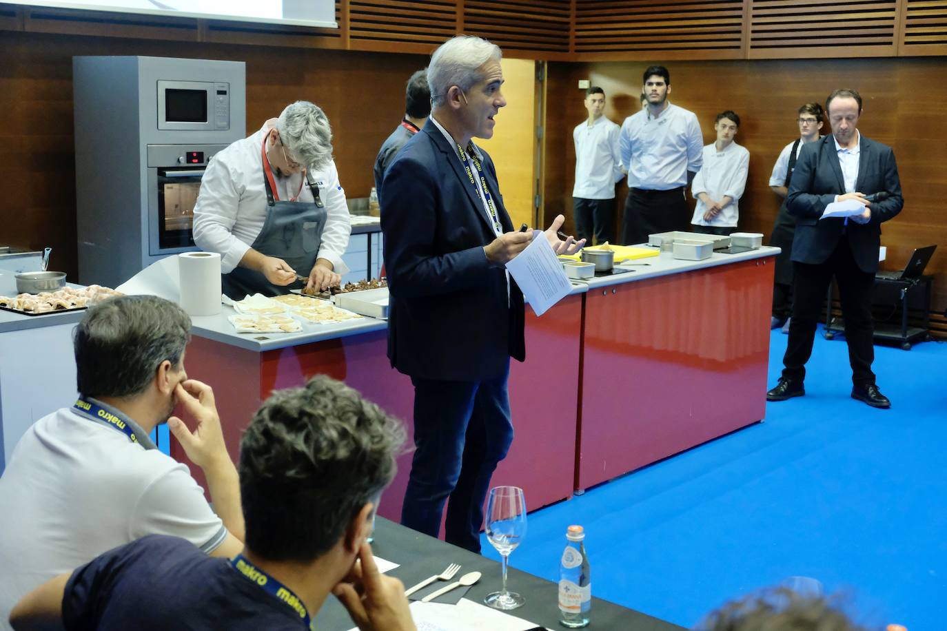La influencia de Juan Sebastián Elcano en la tradición de la parrilla de Getaria, las palabras de Joan Roca, del tres estrellas Michelin El Celler de Can Roca (Girona), los hongos marinos descubiertos por el triestrellado Ángel León (Aponiente) o la reinvención de la tradición colombiana a cargo de Leonor Espinosa han destacado este martes en la segunda jornada de San Sebastian Gastronomika