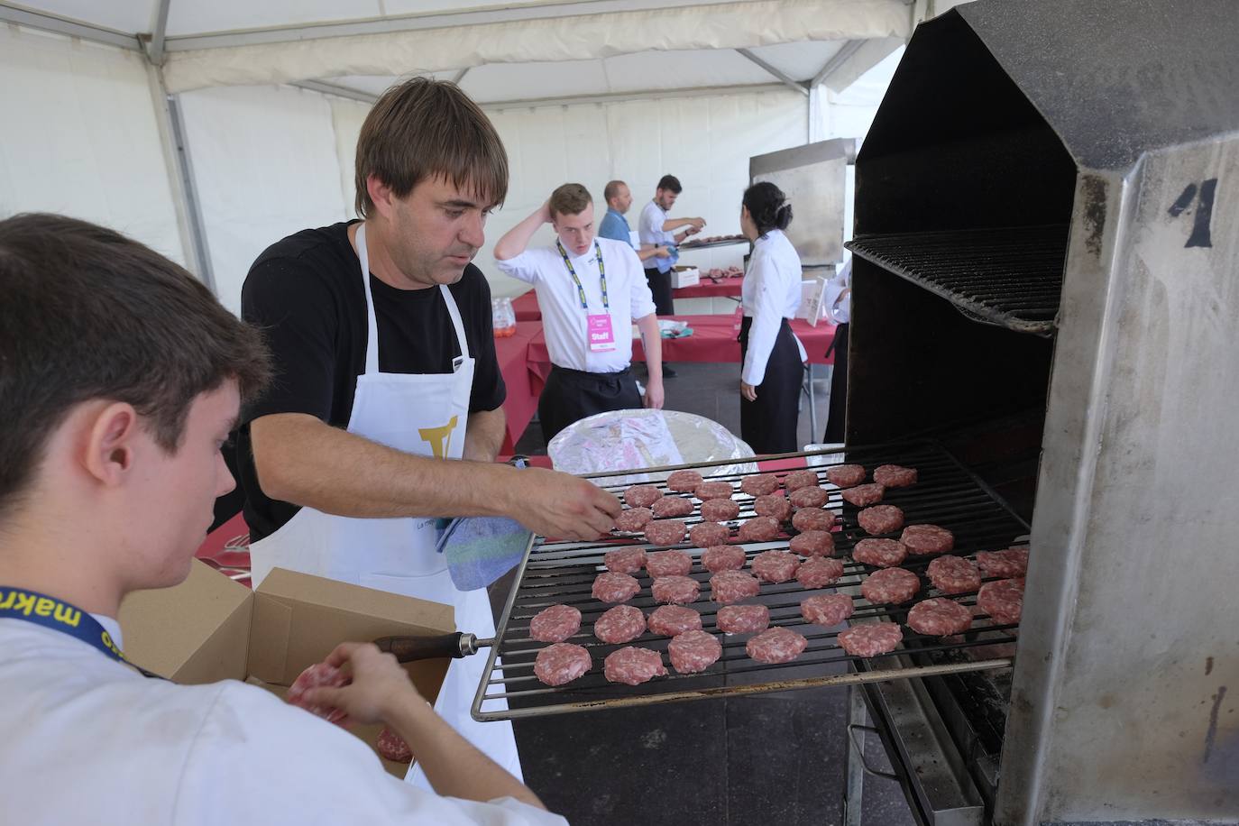 La influencia de Juan Sebastián Elcano en la tradición de la parrilla de Getaria, las palabras de Joan Roca, del tres estrellas Michelin El Celler de Can Roca (Girona), los hongos marinos descubiertos por el triestrellado Ángel León (Aponiente) o la reinvención de la tradición colombiana a cargo de Leonor Espinosa han destacado este martes en la segunda jornada de San Sebastian Gastronomika