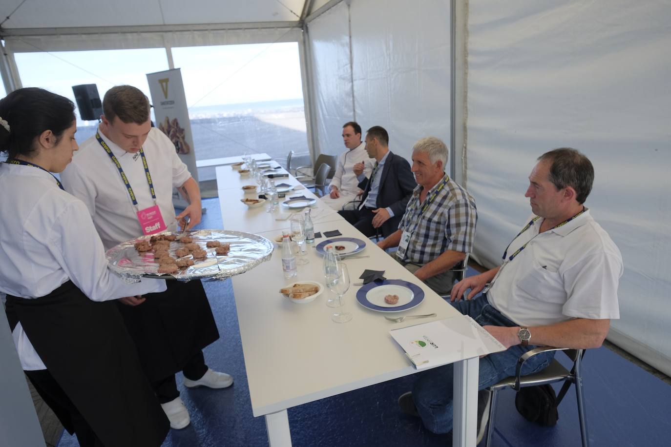 La influencia de Juan Sebastián Elcano en la tradición de la parrilla de Getaria, las palabras de Joan Roca, del tres estrellas Michelin El Celler de Can Roca (Girona), los hongos marinos descubiertos por el triestrellado Ángel León (Aponiente) o la reinvención de la tradición colombiana a cargo de Leonor Espinosa han destacado este martes en la segunda jornada de San Sebastian Gastronomika