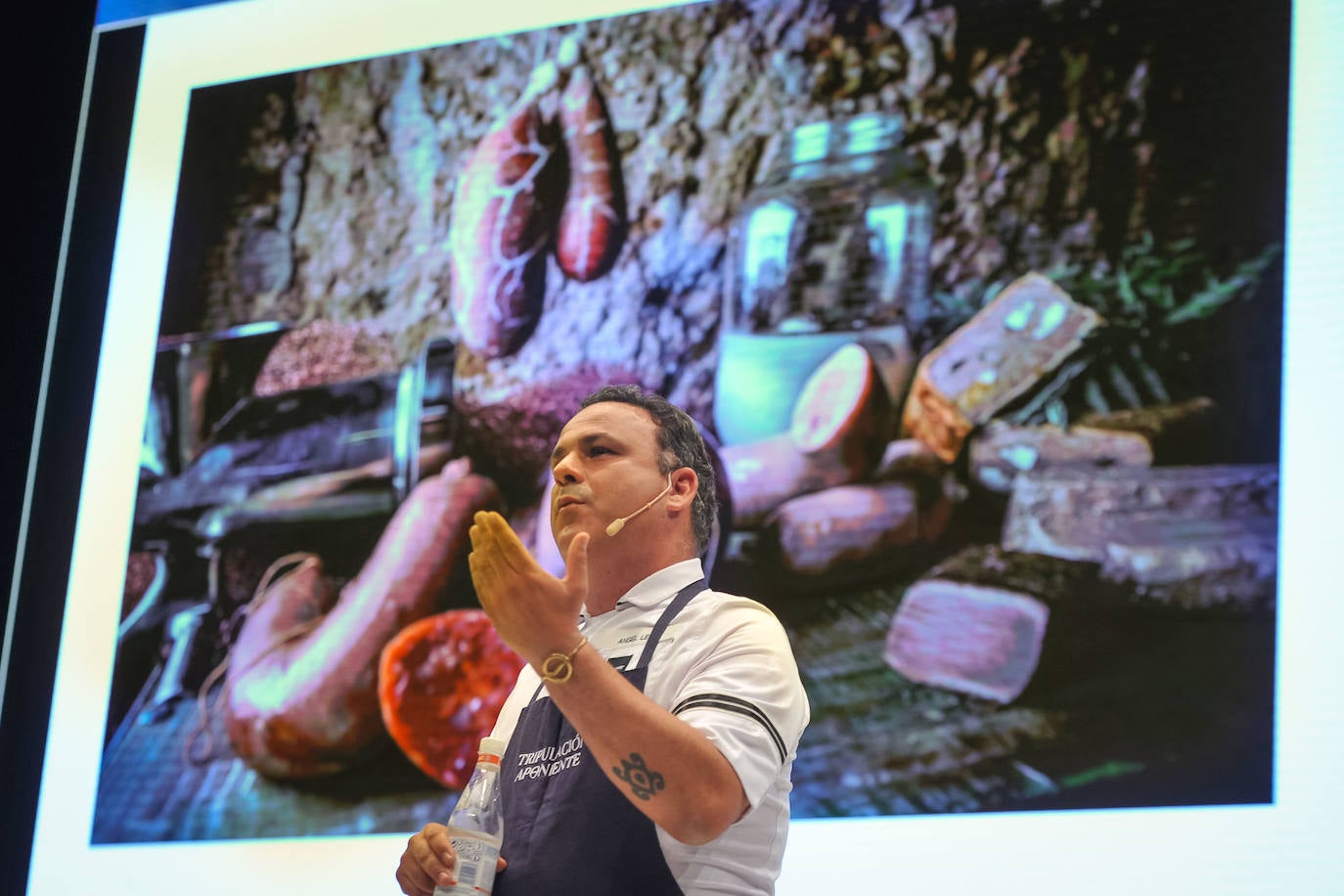 La influencia de Juan Sebastián Elcano en la tradición de la parrilla de Getaria, las palabras de Joan Roca, del tres estrellas Michelin El Celler de Can Roca (Girona), los hongos marinos descubiertos por el triestrellado Ángel León (Aponiente) o la reinvención de la tradición colombiana a cargo de Leonor Espinosa han destacado este martes en la segunda jornada de San Sebastian Gastronomika
