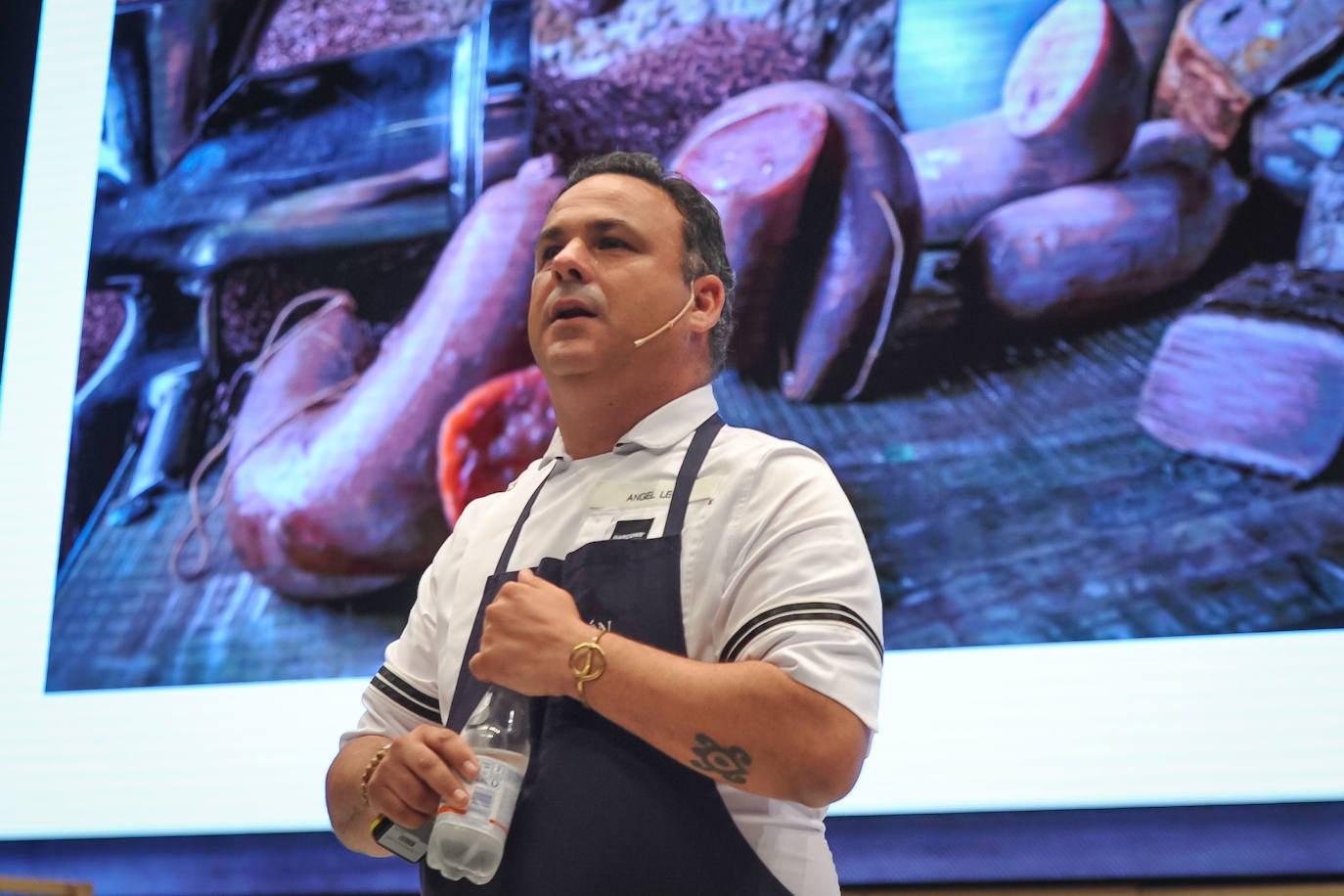 La influencia de Juan Sebastián Elcano en la tradición de la parrilla de Getaria, las palabras de Joan Roca, del tres estrellas Michelin El Celler de Can Roca (Girona), los hongos marinos descubiertos por el triestrellado Ángel León (Aponiente) o la reinvención de la tradición colombiana a cargo de Leonor Espinosa han destacado este martes en la segunda jornada de San Sebastian Gastronomika