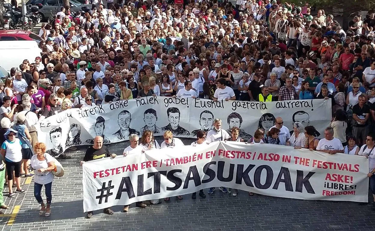 Manifestación en Donostia en apoyo a los ocho acusados por las gresiones de Alsasua. 