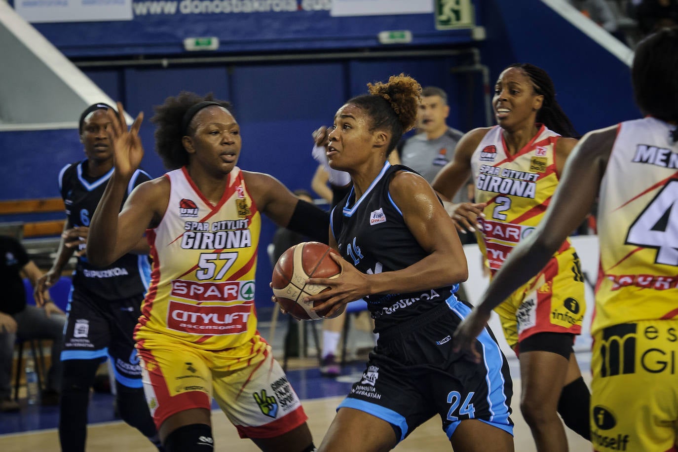 El campeón de Liga, el Girona, no da opción al IDK Gipuzkoa, que sigue sin estrenarse. Perdió este miércoles 45-67 en el Gasca.
