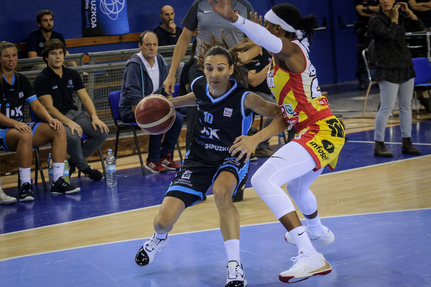 El campeón de Liga, el Girona, no da opción al IDK Gipuzkoa, que sigue sin estrenarse. Perdió este miércoles 45-67 en el Gasca.