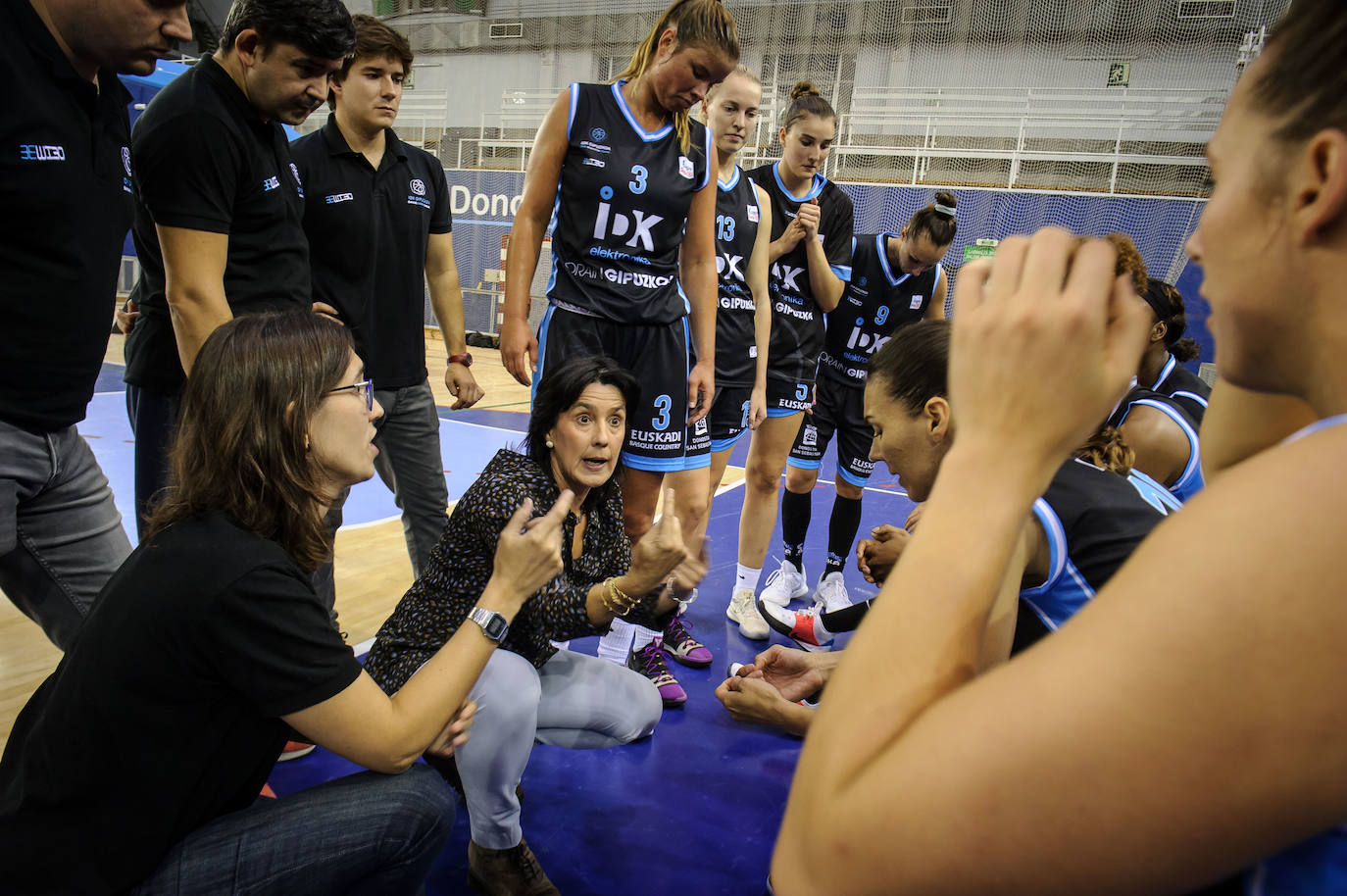 El campeón de Liga, el Girona, no da opción al IDK Gipuzkoa, que sigue sin estrenarse. Perdió este miércoles 45-67 en el Gasca.