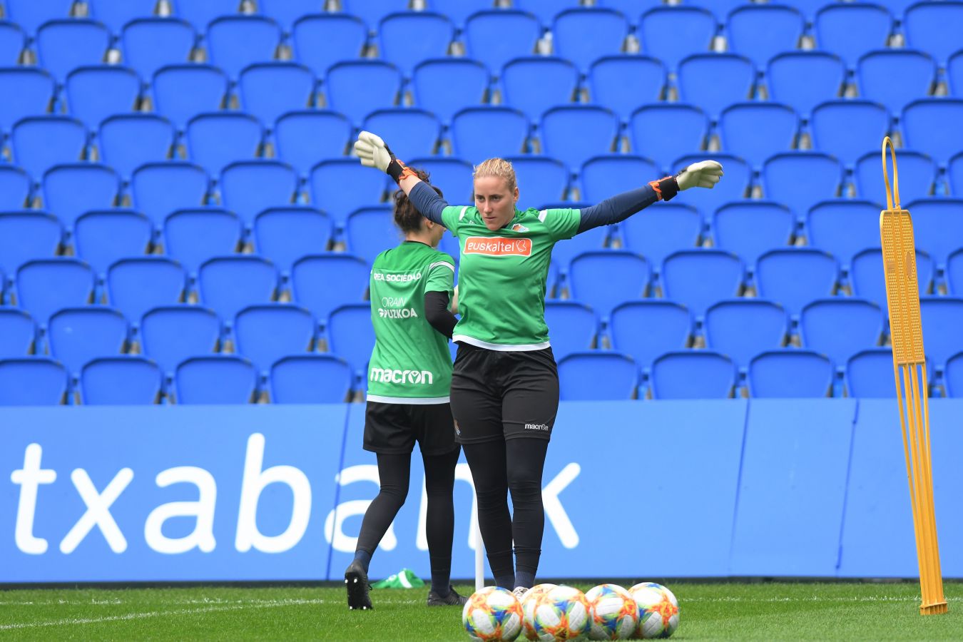 Las de Gonzalo Arconada se han ejercitado en el estadio en la última sesión preparatoria del derbi del domingo ante el Athletic