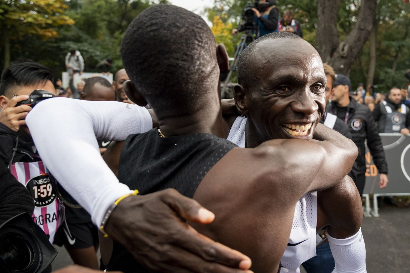 El atleta keniata Eliud Kipchge consiguió la victoria en esta carrera no oficial con un tiempo de 1:59:40 